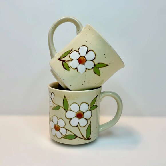 Vintage Stoneware Daisy Mugs – Set of 2 - Picture 1 of 8